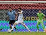 Una acción del duelo entre Argentina y Uruguay