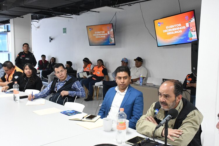 Autoridades de Benito Juárez coordinan acciones de seguridad y protección civil con representantes de 57 centros comerciales para garantizar entornos seguros.