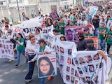 DIVERSOS GRUPOS de buscadores se manifestaron en el Estadio Azteca en la inauguración del Mundial, el pasado 11 de junio.