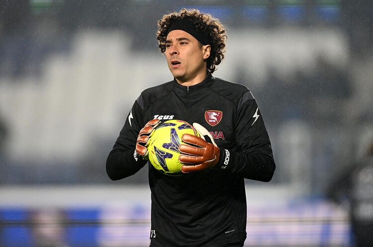 Memo Ochoa disputó su tercer partido en Italia con el Salernitana.
