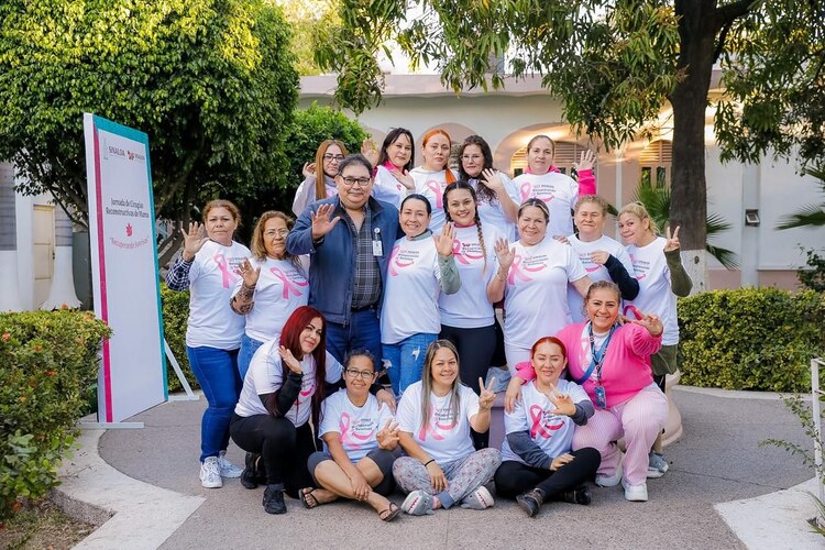 Mujeres beneficiadas en la 7ª Jornada de Reconstrucción de Mamas, impulsada por el Gobierno de Sinaloa y el DIF Estatal.