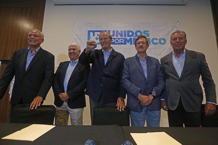Vicente Fox expresidente de México, entre quienes firmaron y presentaron el documento.