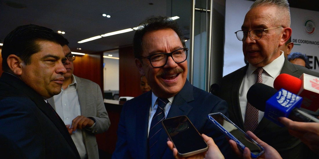 El senador Ignacio Mier, coordinador de la JUCOPO, durante un chacaleo en el Senado de la República