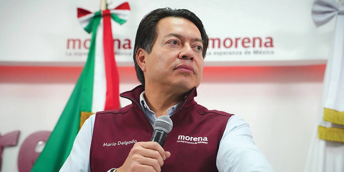 El dirigente nacional del guinda, Mario Delgado, en conferencia el domingo.