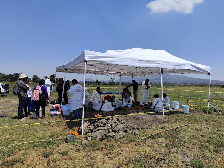 Familias buscadoras y autoridades capitalinas continúan con las labores de búsqueda de restos en el Lago de Chalco