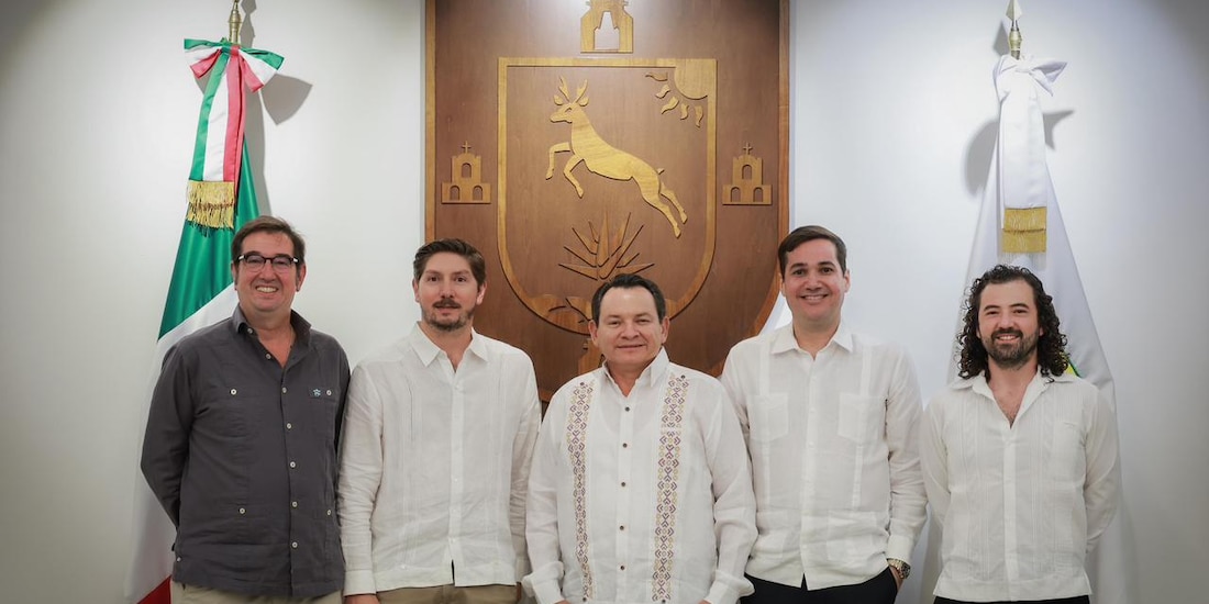 El gobernador Joaquín Díaz Mena encabeza reunión estratégica con directivos de la industria de conservas alimenticias.