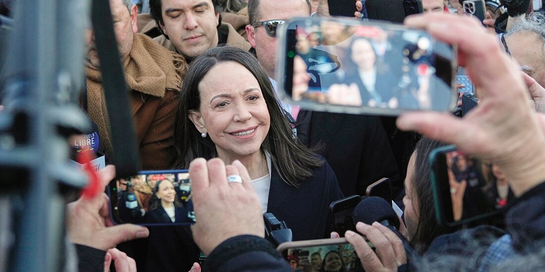 La líder opositora venezolana, María Corina Machado, sale del Capitolio, en Washington, tras su visita con el mandatario estadounidense, Donald Trump, ayer.