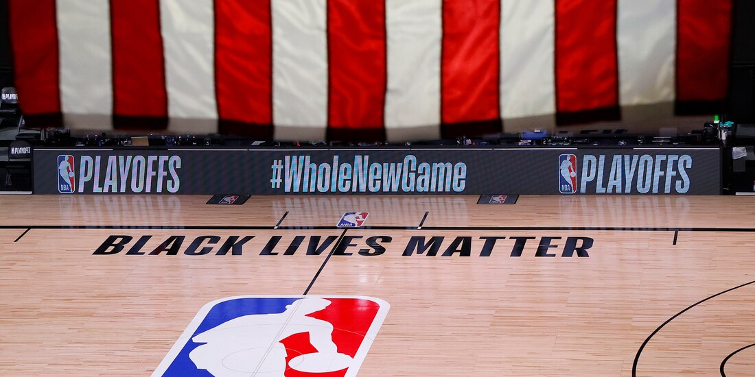 La cancha vacía poco después de la hora prevista para el inicio del partido entre los Bucks de Milwaukee y el Magic de Orlando el miércoles pasado.