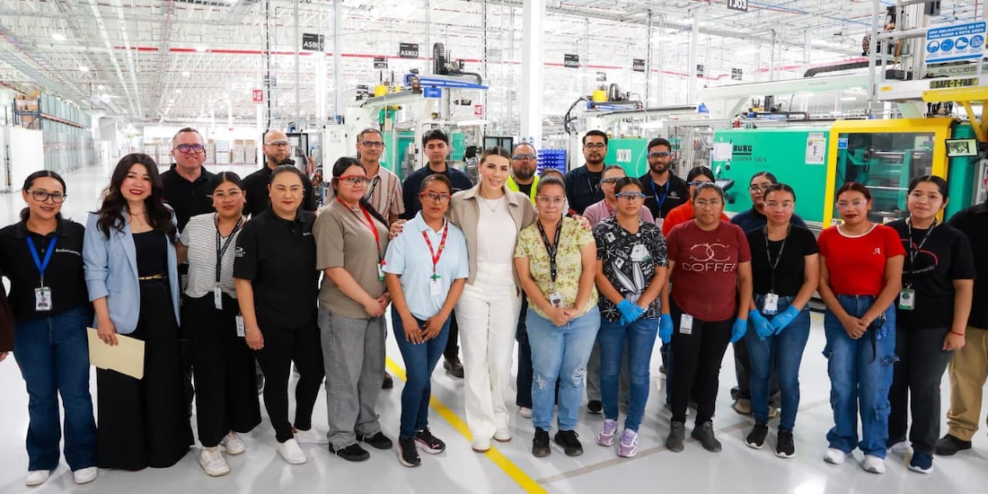 Al centro, la gobernadora Marina del Pilar Ávila Olmeda.
