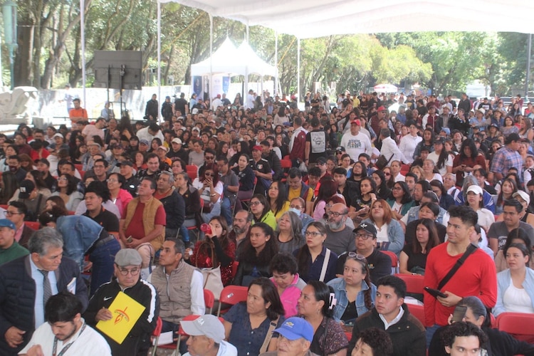 Asisten más de mil personas a megaclase de inversión en la alcaldía La Magdalena Contreras.