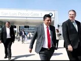 Ricardo Gallardo y Marcelo Ebrard realizan recorrido en planta BMW.