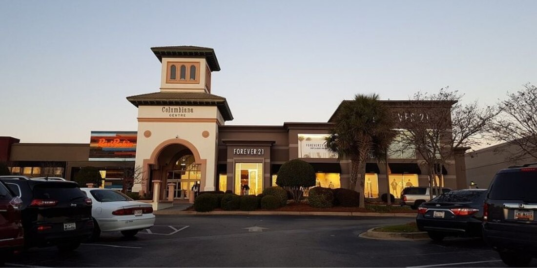 Tiroteo en centro comercial en Carolina del Sur dejó a diversas personas lesionadas.