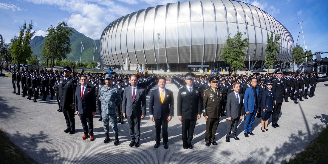 Al centro de la imagen el Gobernador Samuel García.