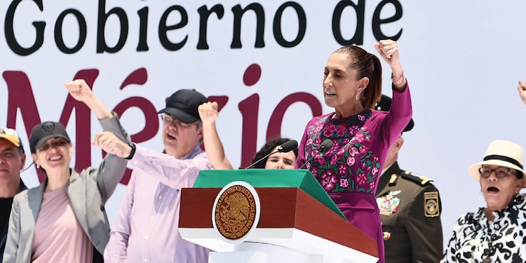 LA MANDATARIA Claudia Sheinbaum, ayer, en su discurso desde el Monumento a la Revolución