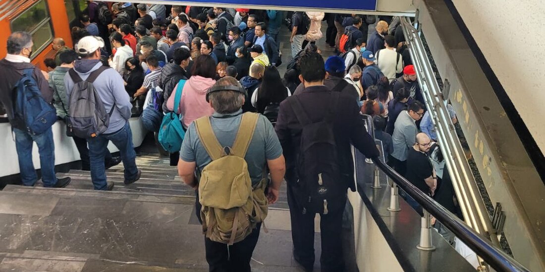 Metro CDMX inició la semana con aglomeraciones en rutas como la Línea 7, en foto.