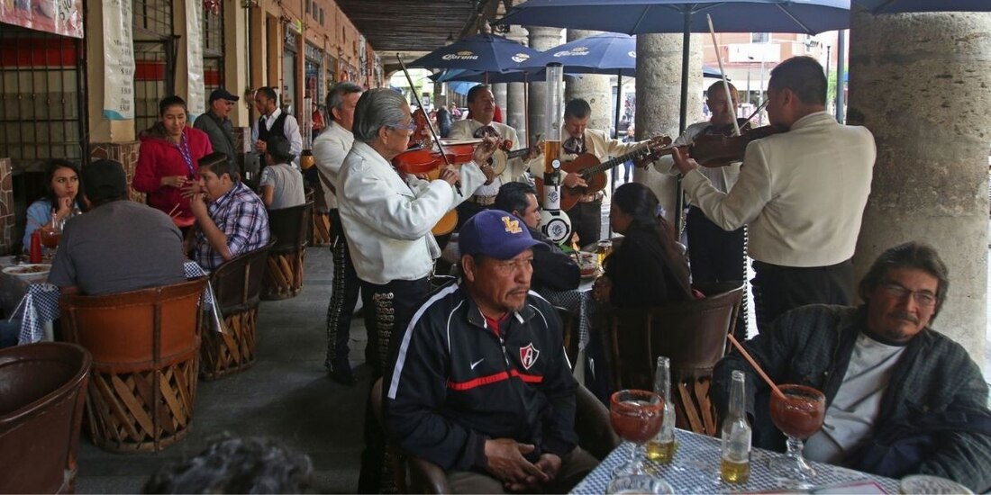 Restauranteros prevén alza de precios en 2022