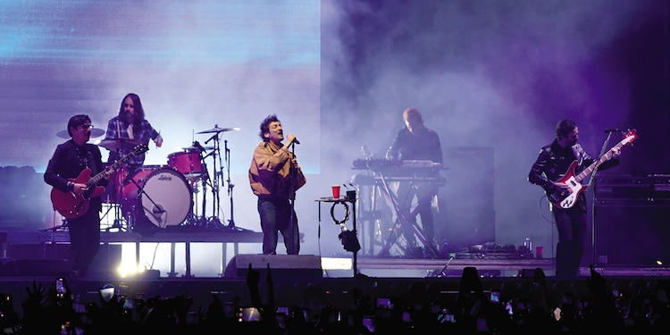 Zoé, durante su presentación en el escenario principal.