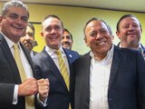 El legislador Luis Espinosa Cházaro, se registró el 15 de noviembre como aspirante a la jefatura del Gobierno de la Ciudad, por el Frente Amplio por México