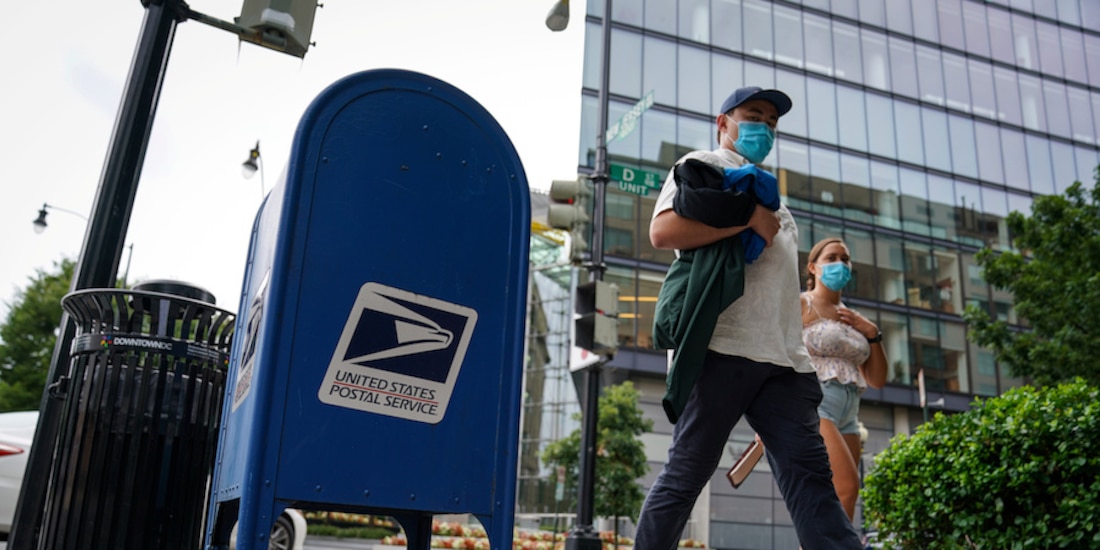 Un buzón del Servicio Postal estadounidense, en una avenida de Washington, ayer.
