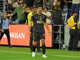 Carlos Vela festeja un gol con el LAFC en la MLS.