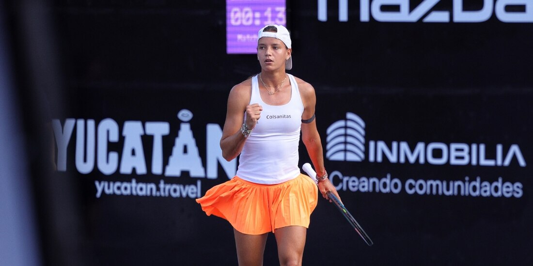 Emiliana Arango en el duelo ante Rebecca Sramikova en el Mérida Open AKRON 2025