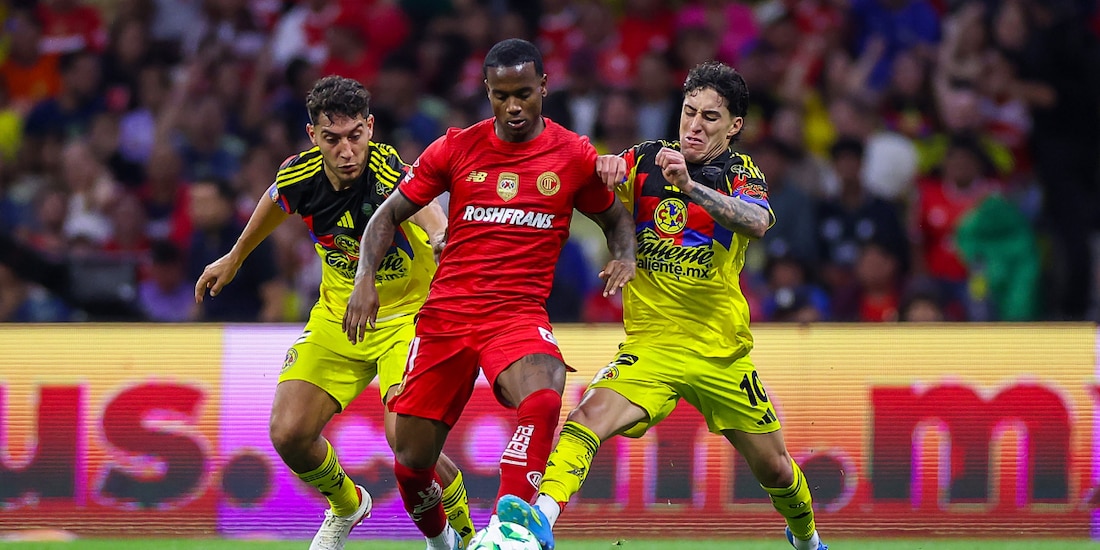 Toluca condenó los insultos racistas hacia Helinho.