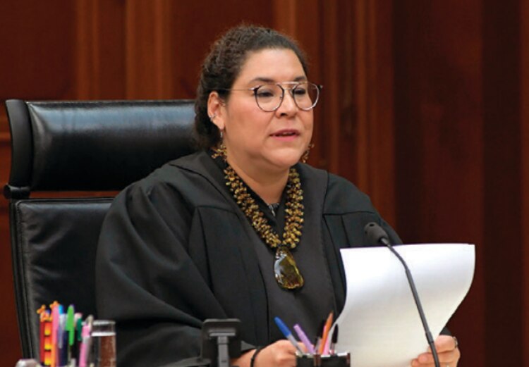 Lenia Batres, en sesión del pleno de la SCJN.