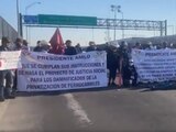 Extrabajadores y jubilados de Ferromex bloquean Puente Internacional Córdova Américas en Ciudad Juárez, Chihuahua