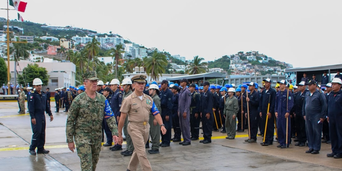 Brigadas navales se mantienen listas para auxiliar a la población de Guerrero y Michoacán.