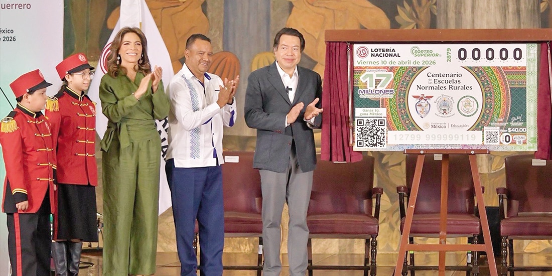 Develación del billete conmemorativo de las normales rurales, ayer.