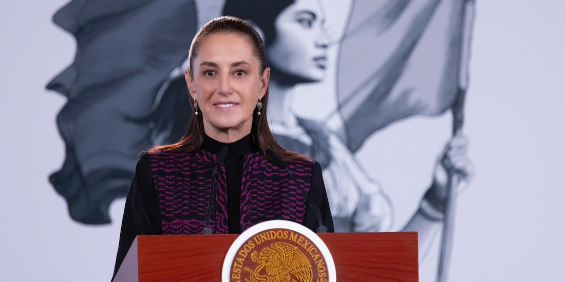 La Presidenta Claudia Sheinbaum Pardo encabeza la conferencia matutina "Las mañaneras del pueblo" en Palacio Nacional.