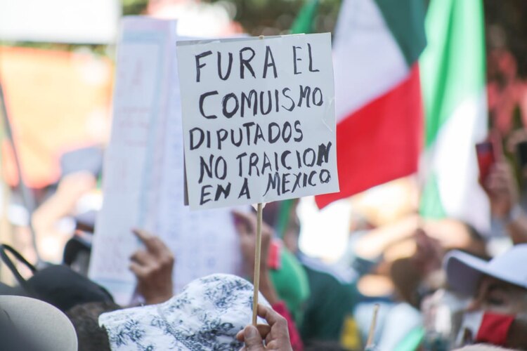 Protestaron afuera de la sede del Senado.