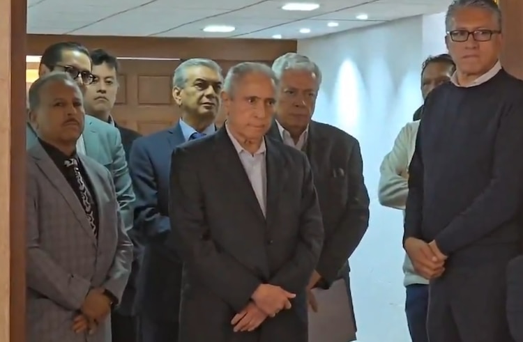 Joel Ayala, al centro, en una fotografía de archivo.