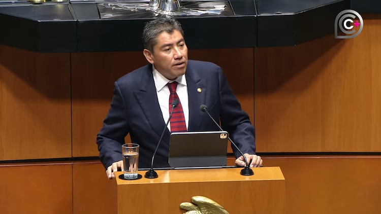 Saúl Monreal Ávila presenta ante el Pleno el dictamen sobre nacionalidad mexicana única.