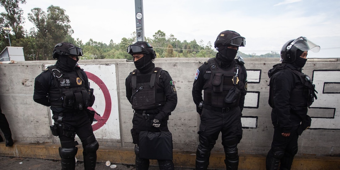 Decomisan artefactos explosivos a normalistas de Ayotzinapa