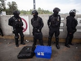 Decomisan artefactos explosivos a normalistas de Ayotzinapa