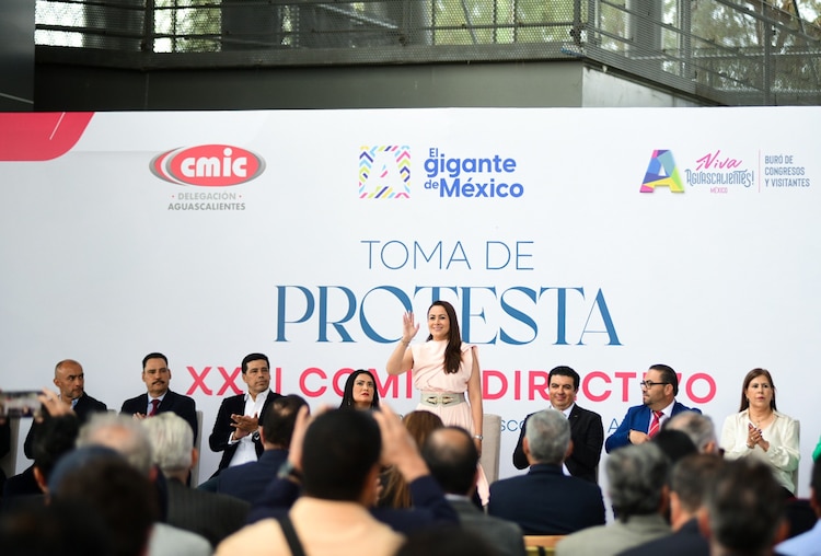 La gobernadora encabezó la toma de protesta del XXIII Comité Directivo de la Cámara Mexicana de la Industria de la Construcción