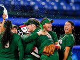 Jugadoras de México celebran la victoria ante Italia en Juegos Olímpicos