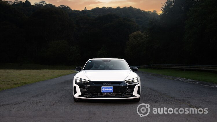 Es un vehículo imponente y muy lujoso.