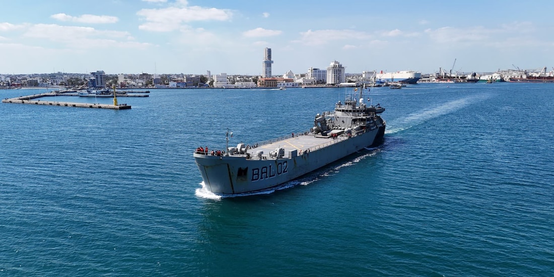 Buques de la Armada de México zarparon desde Veracruz con más de 800 toneladas de ayuda humanitaria con destino a Cuba.