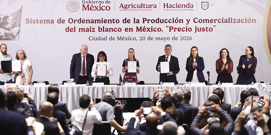 La titular del Ejecutivo, ayer, en el acuerdo con los sectores productivos agrícolas.