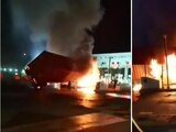 Tráiler se incendia tras volcarse en la México-Puebla