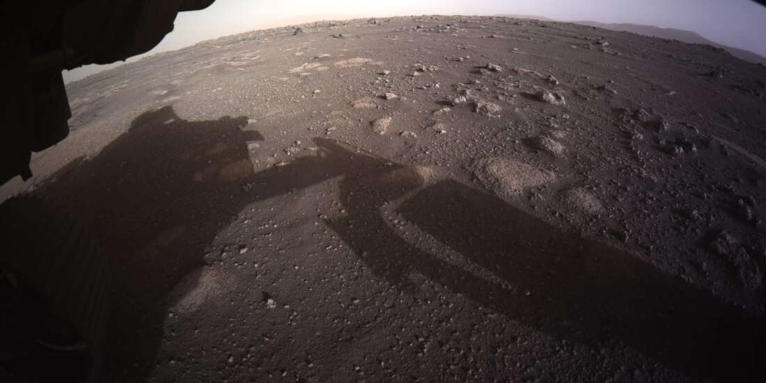 Primera imagen a color lanzada por Perseverance en de la superficie de Marte