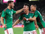 Santiago Giménez, Hirving Lozano y Héctor Moreno festejan el gol del Chucky en el amistoso entre México y Perú rumbo al Mundial Qatar 2022, el mes pasado.