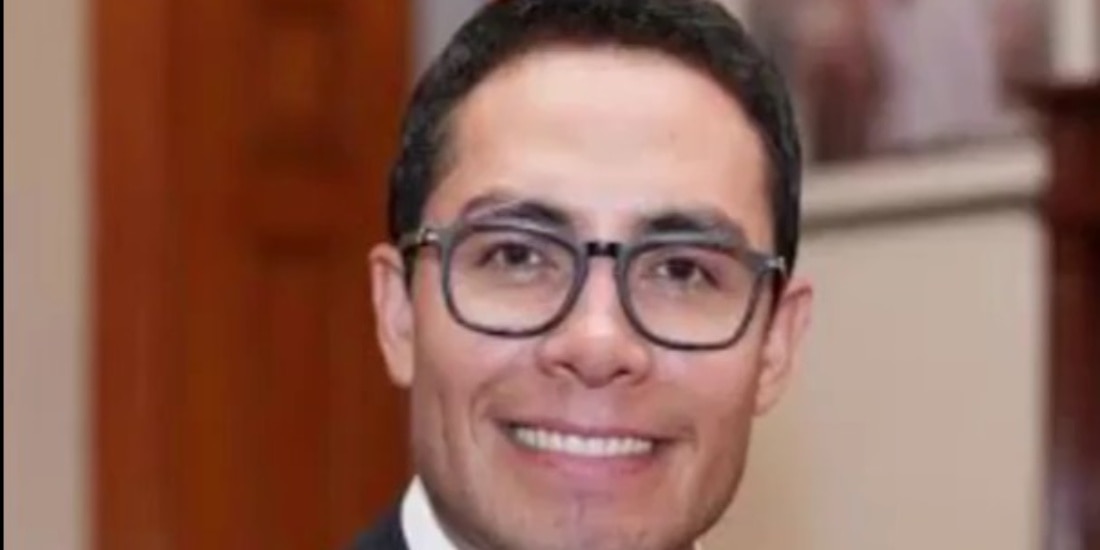 Alcalde de Pachuca amenaza a funcionarios por no compartir sus publicaciones.