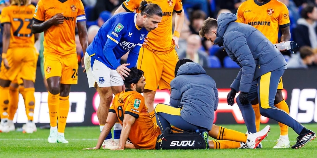 Raúl Jiménez en su lesión con los Wolves