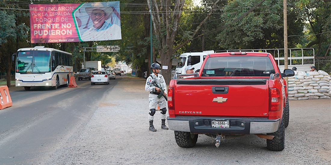 OPERATIVO con el que se reforzó la seguridad en Uruapan, Michoacán, el 24 de abril, con apoyo de fuerzas federales.
