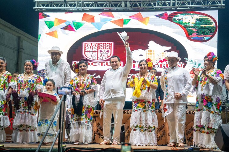 En Hoctún, declararon Visitante Distinguido a Joaquín Díaz Mena.
