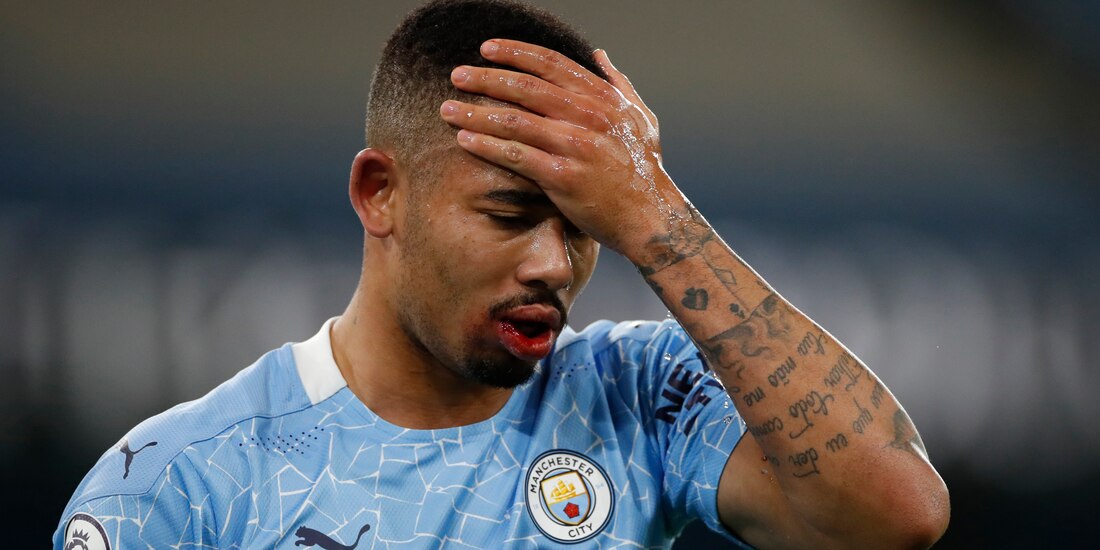 Gabriel Jesús se lamenta una falla en un duelo de Premier League en la actual temporada.