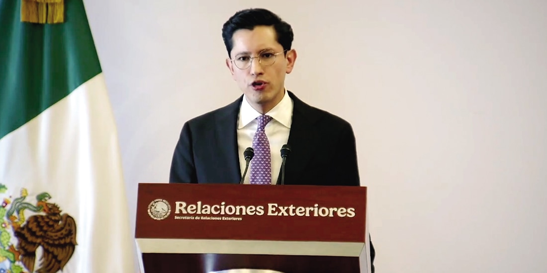 El canciller Roberto Velasco, ayer, en conferencia de prensa.